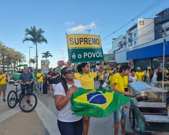 Apoiadores de Bolsonaro fazem ato contra prisão do ex-presidente, em João Pessoa