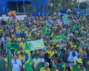 Apoiadores de Bolsonaro fazem manifestação na orla de João Pessoa
