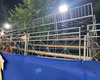 Arquibancada do Carnaval Tradição em João Pessoa cede e desfiles são suspensos