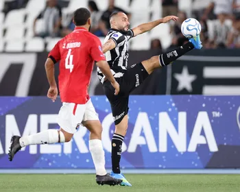 Arthur Cabral entra no 2° tempo e "salva" Botafogo na Copa Sul-Americana