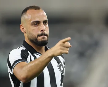 Arthur Cabral volta a marcar após longo jejum sem gols e ajuda Botafogo a respirar no Brasileirão