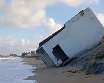 Avanço do mar em Baía da Traição causa destruição e moradores pedem ajuda