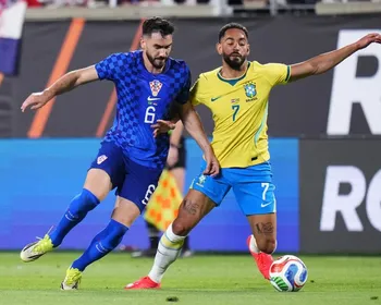 Brasil x Croácia: Matheus Cunha joga como “10”, e Douglas Santos é discreto, mas faz jogo firme