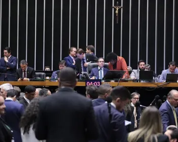Câmara aprova PEC que muda regras de precatórios e parcela dívidas de prefeituras