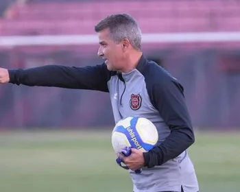 Conheça Alessandro Telles, o novo técnico do Sousa para 2026