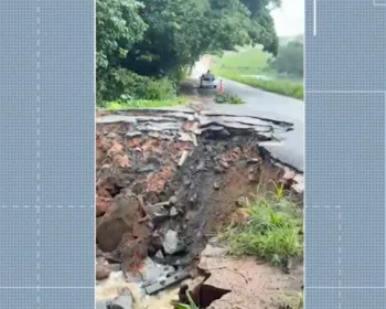 Cratera se abre após fortes chuvas e PB-032 é interditada parcialmente; veja rota alternativa