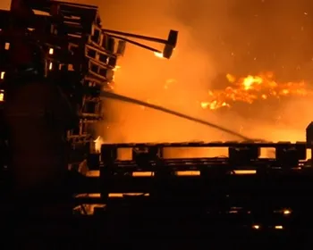 Depósito de pallets pega fogo na BR-101 em João Pessoa