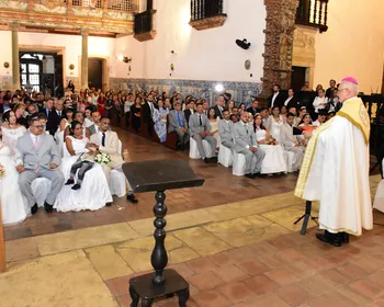 Dezoito casais com reeducandos oficializam união em casamento coletivo católico em João Pessoa
