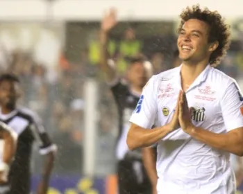 Dos títulos marcantes ao pênalti inesquecível: a trajetória vitoriosa de Victor Ferraz