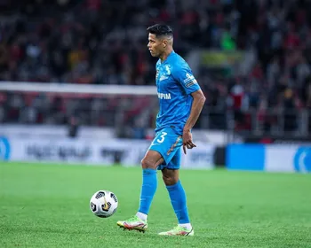 Douglas Santos pode ser campeão russo pelo Zenit neste domingo