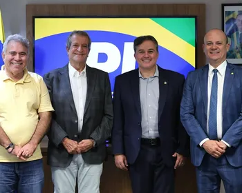 Valdemar anuncia Efraim como novo presidente do PL na Paraíba