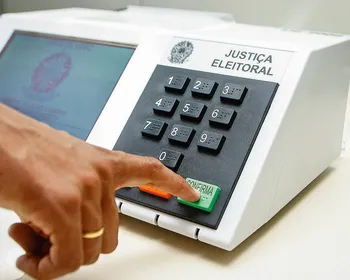 Eleitores têm prazo até 6 de maio para tirar ou regularizar o título eleitoral