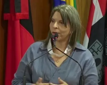 Eliza Virgínia protesta na Câmara e alega censura após decisão judicial sobre discurso de ódio