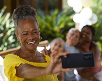 Enem 2025 traz envelhecimento da população ao centro e amplia discussão sobre economia dos 60+