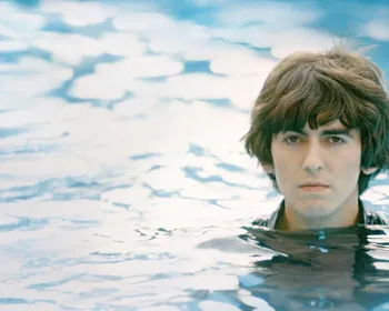 Entre o mundo material e a crença de que o melhor vem depois da morte