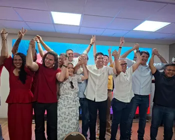 Felipe Leitão não 'bate martelo' para Senado, mas abraça Cícero ao lado de Veneziano