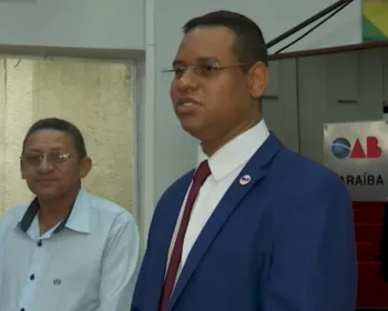 Filho de pintor que fez reparos na OAB com o pai realiza sonho de se tornar advogado