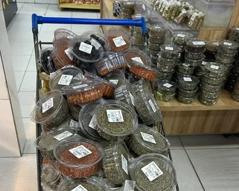 Fiscalização autua supermercado após identificar 360 produtos vencidos à venda em Juazeirinho