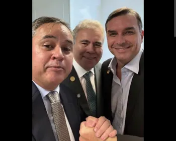 Flávio Bolsonaro participa de filiação de Efraim Filho ao PL em João Pessoa neste domingo
