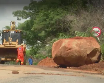 Fortes chuvas causam deslizamentos e quedas de árvores em Teixeira