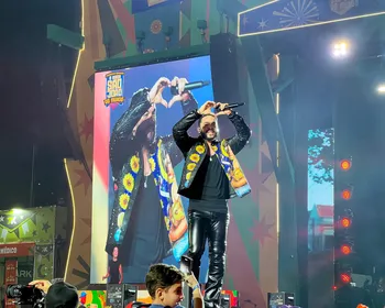 Henry Freitas abre show em palco improvisado no encerramento do São João de Campina Grande