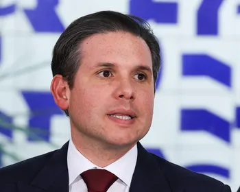 Hugo Motta cria comissão especial para analisar fim da escala 6x1