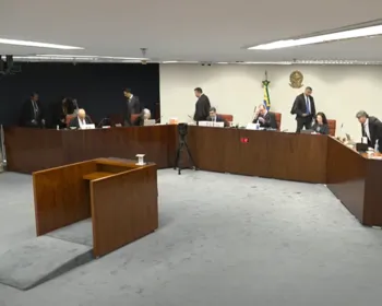 Julgamento de Bolsonaro: acompanhe o 2º dia ao vivo