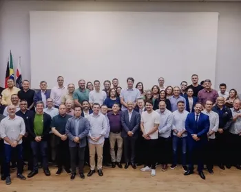 Leo Bezerra faz cobranças a secretários em primeira reunião como prefeito