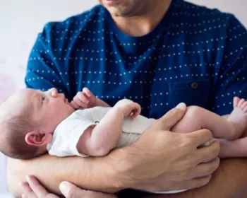 Licença-paternidade de até 20 dias: entenda projeto aprovado no Senado