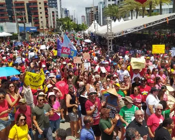 Manifestantes se reúnem contra PEC da blindagem e PL da anistia na Paraíba