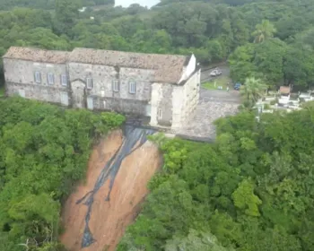 Missas na Igreja da Guia são liberadas e área lateral segue interditada após deslizamento