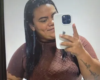 Mulher é morta com golpes de faca dentro de casa, em Fagundes