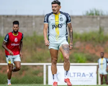 Multa de R$ 2 milhões deve impedir estreia de Tiquinho Soares contra o Santos