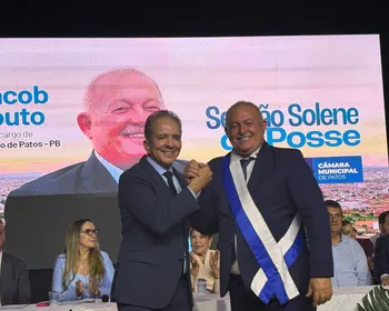 Nabor renuncia ao cargo de prefeito de Patos para disputar o Senado Federal; vice é empossado