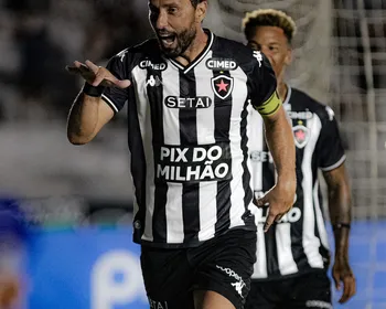 Nenê comemora longevidade no futebol e revela inspiração em Cristiano Ronaldo