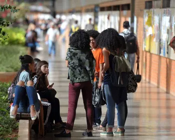 Nova lei cria programa de bolsa permanência para estudantes de universidades públicas na Paraíba