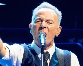 O "Chefe" canta contra Donald Trump