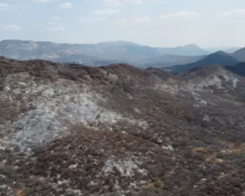 Incêndio no Sertão é controlado, mas bombeiros vão ficar em serra para prevenir novos focos