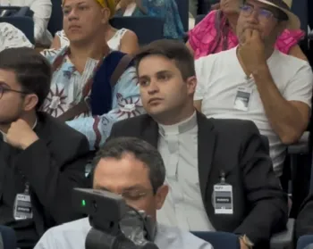 Padre denunciado por intolerância fecha acordo com família de Preta Gil e vai pedir desculpas