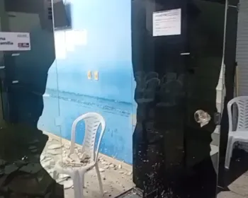 Prédio onde funciona o Bolsa Família em João Pessoa fica alagado após chuvas