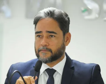 Corpo de Adriano Martins é sepultado sob forte comoção em Bayeux