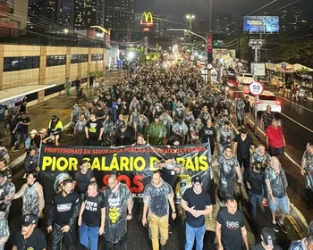 Prévias do 'carnaval do Governo' foram de protesto de policiais na Epitácio Pessoa