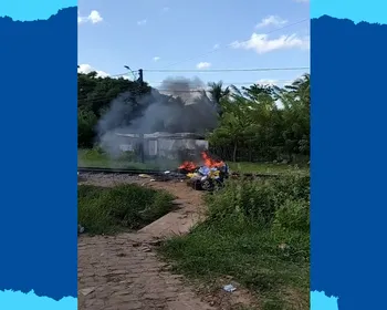 Protesto de moradores interrompe circulação de trens em trecho de João Pessoa