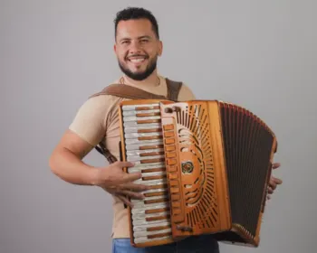 Quem é Janício Silva: cantor de Campina Grande é participante do Estrela da Casa 2025, da Globo