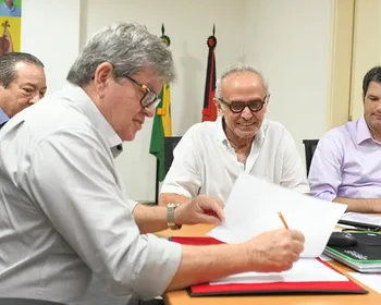 Rompimento político divide comitivas paraibanas em Portugal em assinatura do Vila Galé