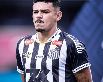 Remo encaminha contratação do atacante Tiquinho Soares