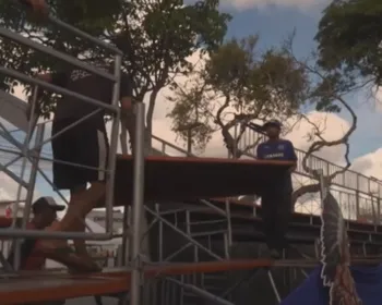 Reparo em arquibancada que cedeu no Carnaval Tradição é concluído após desfiles suspensos