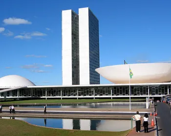 Sem anistia para golpistas, sim. Congresso inimigo do povo, não