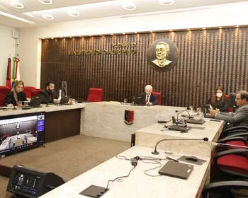 TCE multa prefeito de João Pessoa por manter professores temporários no lugar de concursados