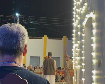 Bruno Garcia revisita Cabaceiras quase 30 anos após 'O Auto da Compadecida' e recebe homenagem